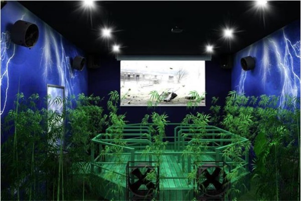 人們在體驗館臺風