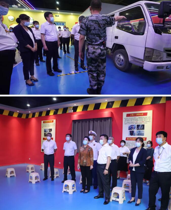 揭牌儀式后，活動(dòng)人員參觀應(yīng)急管理科教體驗(yàn)基地